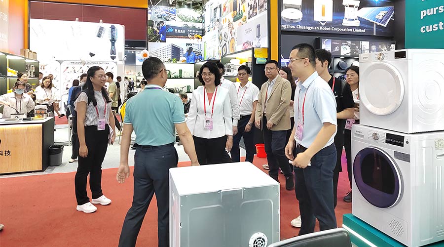 廣交會迎來大咖！江門市市長親臨金環電器展位參觀交流